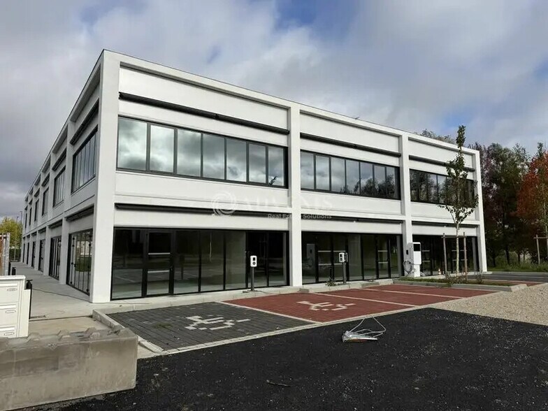 Local commercial dans Collégien à louer - Photo de l’immeuble – Image 1 sur 12