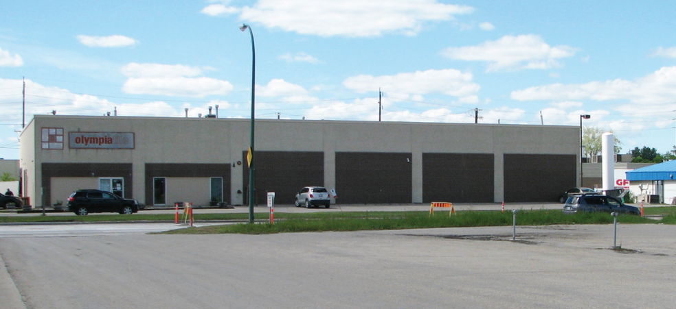 560 Sheppard St, Winnipeg, MB à vendre - Photo principale – Image 1 sur 4