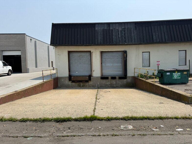 191 Hanse Ave, Freeport, NY à vendre - Photo de l’immeuble – Image 3 sur 8