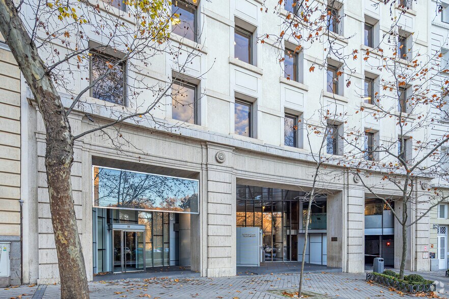 Plaza de la Lealtad, 4, Madrid, Madrid à louer - Photo de l’immeuble – Image 3 sur 3