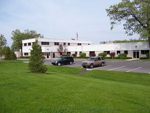807 Airport Access Rd, Traverse City, MI à louer Photo de l’immeuble– Image 1 sur 6