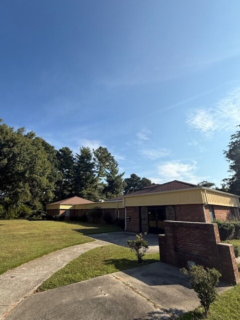 1329 Kimery Dr, High Point, NC à vendre Photo de l’immeuble– Image 1 sur 7