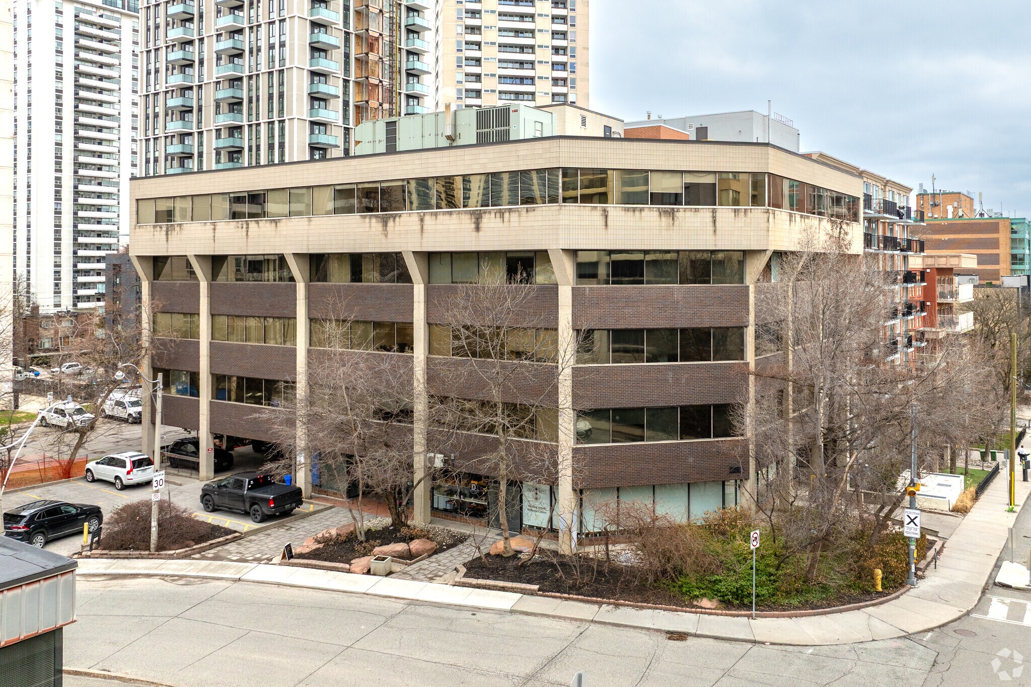 250 Merton St, Toronto, ON à louer Photo principale– Image 1 sur 3