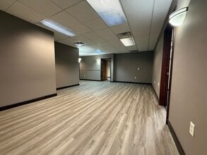 411 W Lake Lansing Rd, East Lansing, MI à louer Photo intérieure– Image 2 sur 9