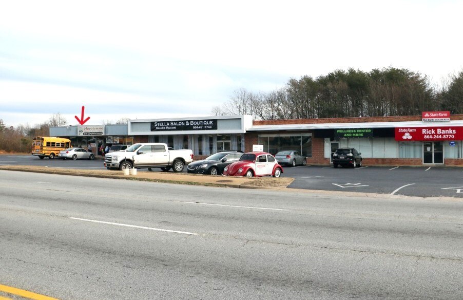 3320-3326 Wade Hampton Blvd, Taylors, SC à louer - Photo de l’immeuble – Image 1 sur 2