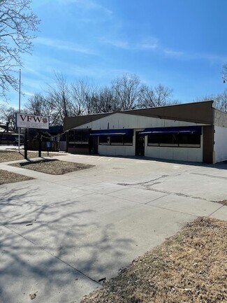 Plus de détails pour 1801 Massachusetts St, Lawrence, KS - Local commercial à vendre