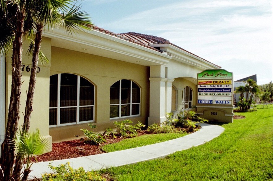 7630 N Wickham Rd, Melbourne, FL à louer - Photo de l’immeuble – Image 3 sur 14