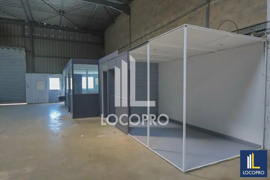 Industriel/Logistique dans Rognac à louer - Photo de l’immeuble – Image 2 sur 5