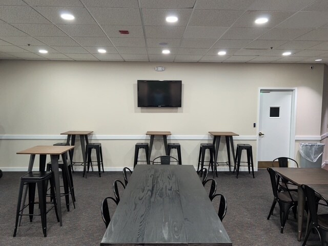 1070 Portion Rd, Farmingville, NY à louer - Photo de l’immeuble – Image 2 sur 17