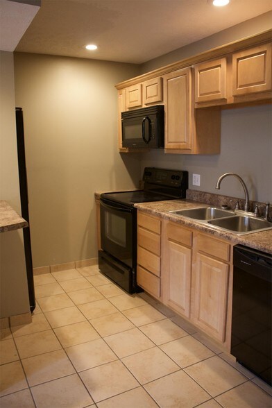 2411 Collis Ave, Huntington, WV à vendre - Photo intérieure – Image 3 sur 9