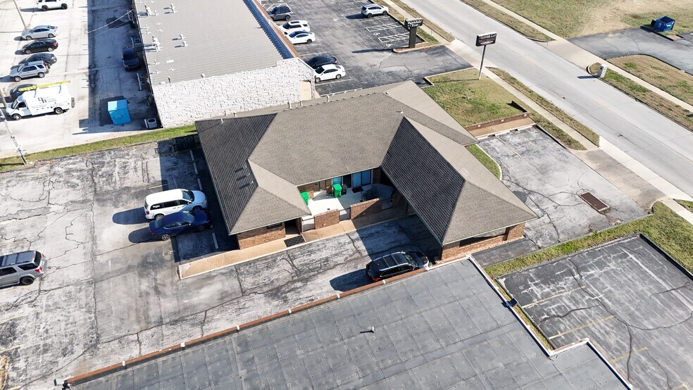 1323 E Montclair St, Springfield, MO à louer - Photo de l’immeuble – Image 2 sur 2
