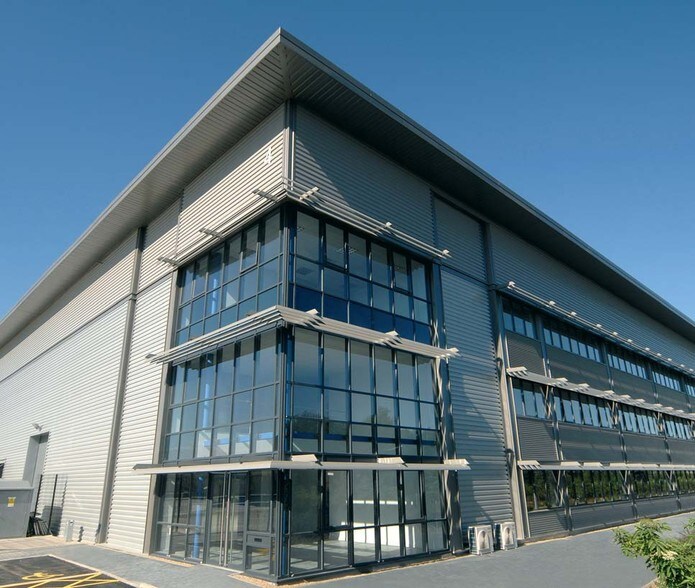 6 Mollison Ave, Waltham Cross à louer - Photo de l’immeuble – Image 2 sur 11