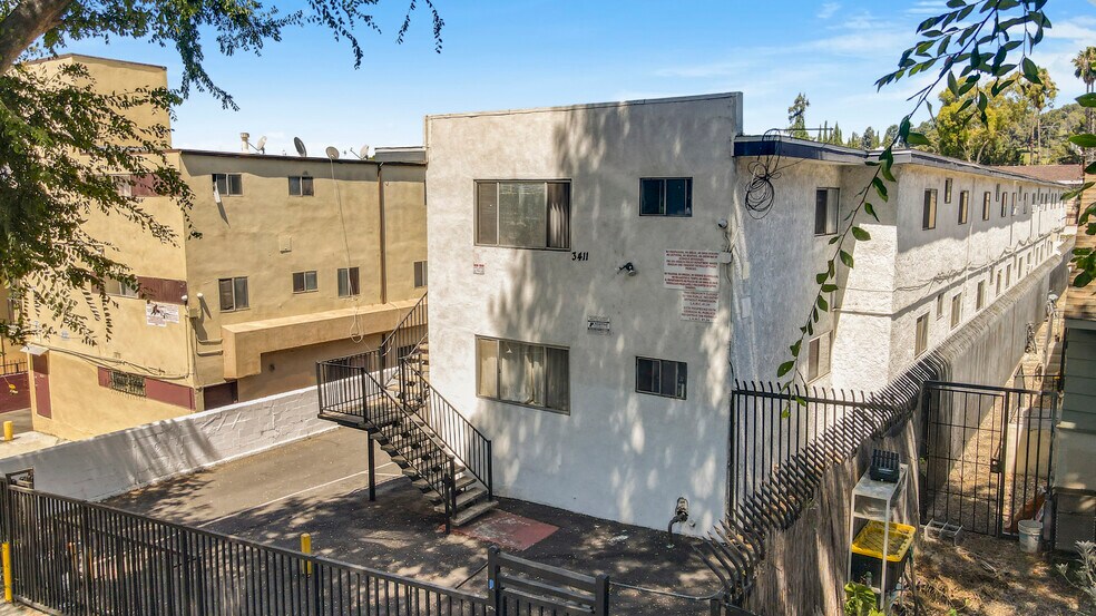 3407-3411 Drew St, Los Angeles, CA à vendre - Photo de l’immeuble – Image 2 sur 13