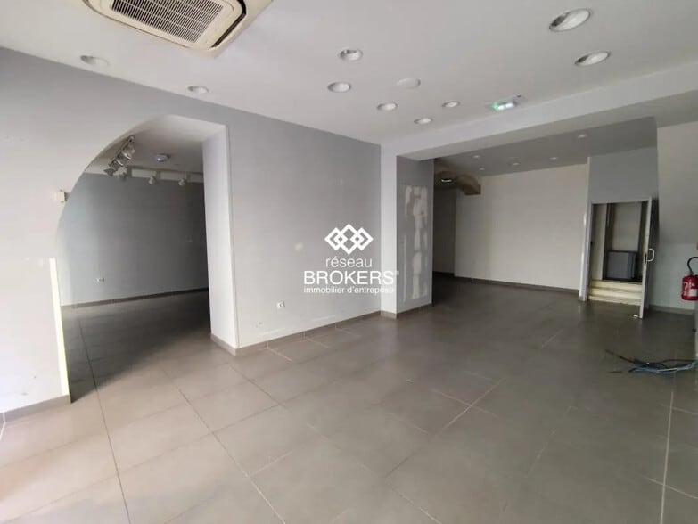 Local commercial dans Castres à louer - Photo de l’immeuble – Image 1 sur 3