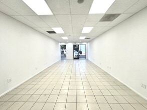 554-562 N Moorpark Rd, Thousand Oaks, CA à louer Photo intérieure– Image 2 sur 3