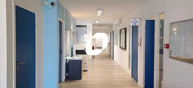 Bureau dans Aubergenville à louer - Photo de l’immeuble – Image 1 sur 16