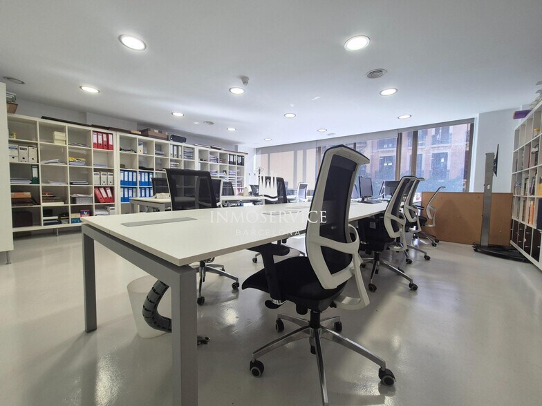 Immeuble residentiel dans Barcelone, Barcelona à vendre - Photo intérieure – Image 3 sur 17