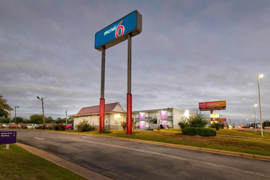 3600 McFarland Blvd E, Tuscaloosa, AL à vendre - Photo de l’immeuble – Image 2 sur 23