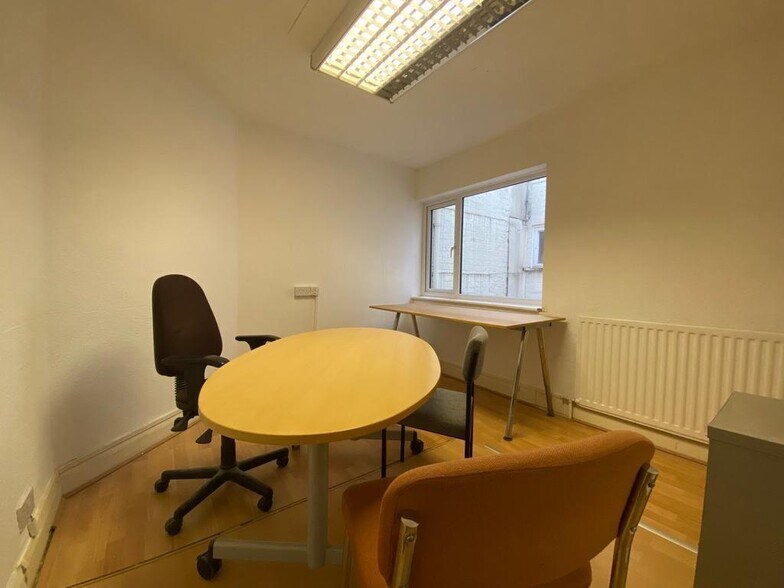 97 High St, Stourbridge à louer - Photo de l’immeuble – Image 3 sur 7