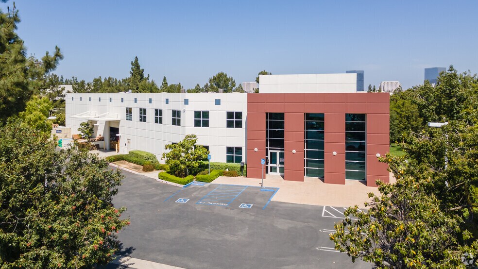 8850-8900 Research Dr, Irvine, CA à louer - Photo principale – Image 1 sur 56