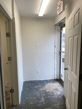 104 Allen Blvd, Farmingdale, NY à louer Photo intérieure– Image 2 sur 4