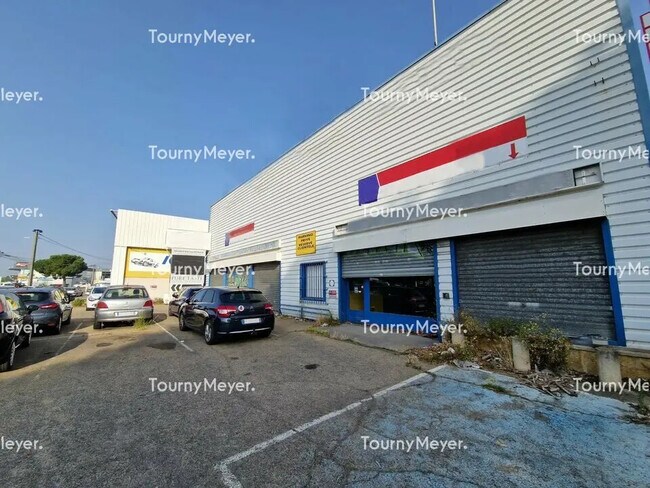 Plus de détails pour 2000 Avenue Du Maréchal Juin, Nîmes - Local commercial à louer