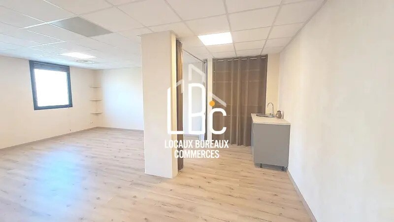 Bureau dans Saint-Herblain à vendre - Photo de l’immeuble – Image 3 sur 13
