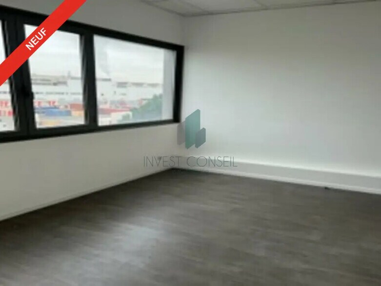 Bureau dans Villeneuve-la-Garenne à louer - Photo de l’immeuble – Image 3 sur 9