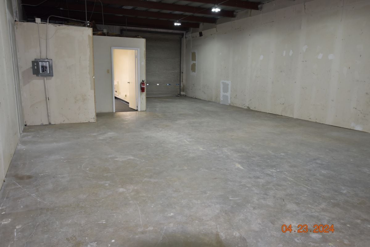 1300 S Frazier St, Conroe, TX à louer Photo de l’immeuble– Image 1 sur 16