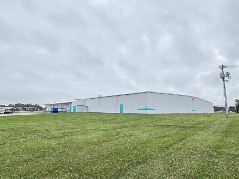630 High St, Geneva, IN à vendre - Photo principale – Image 1 sur 12