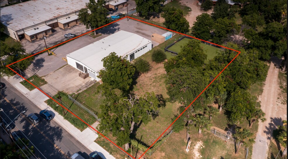 757 Shady Ln, Austin, TX à louer - Photo de l’immeuble – Image 3 sur 13