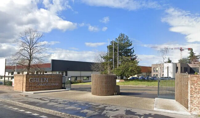 Plus de détails pour 33 Avenue Du Docteur Georges Lévy, Vénissieux - Bureau à louer