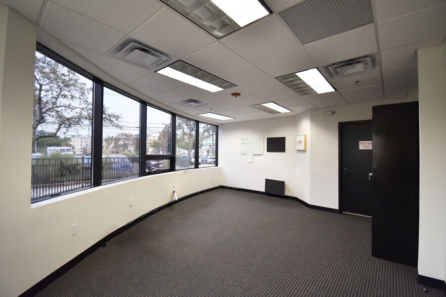 299 Washington St, Woburn, MA à louer - Photo de l’immeuble – Image 3 sur 5