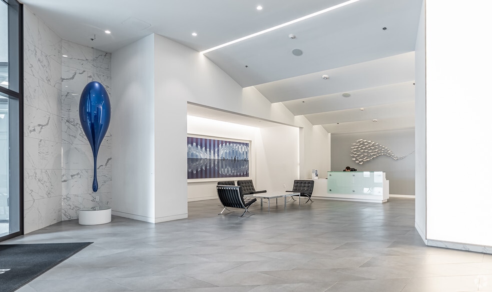 80 SW 8th St, Miami, FL à louer - Hall d’entrée – Image 2 sur 2