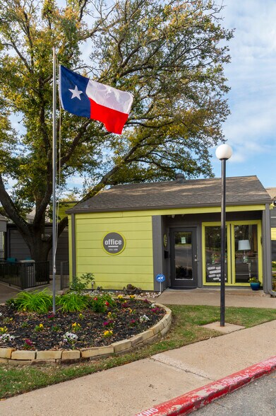 3902 College Main, Bryan, TX à vendre - Photo de l’immeuble – Image 2 sur 20