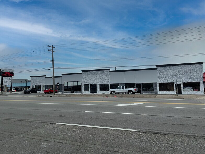 33080-33180 Groesbeck Hwy, Fraser, MI à louer - Photo de l’immeuble – Image 2 sur 6