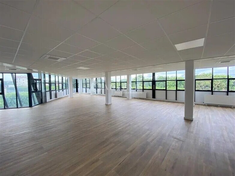 Bureau dans Champigny-sur-Marne à louer - Photo de l’immeuble – Image 2 sur 12