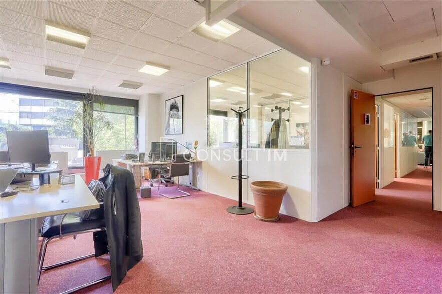 Bureau dans Saint-Cloud à vendre - Photo de l’immeuble – Image 3 sur 8