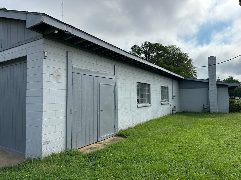 807 Center St, Apex, NC à louer - Photo de l’immeuble – Image 2 sur 6