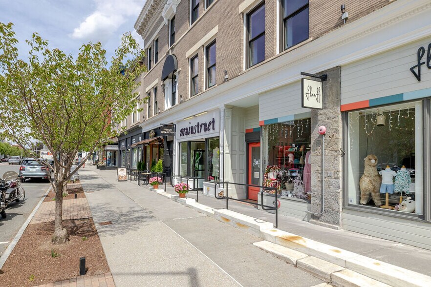 313-323 Main St, Great Barrington, MA à louer - Photo de l’immeuble – Image 3 sur 14