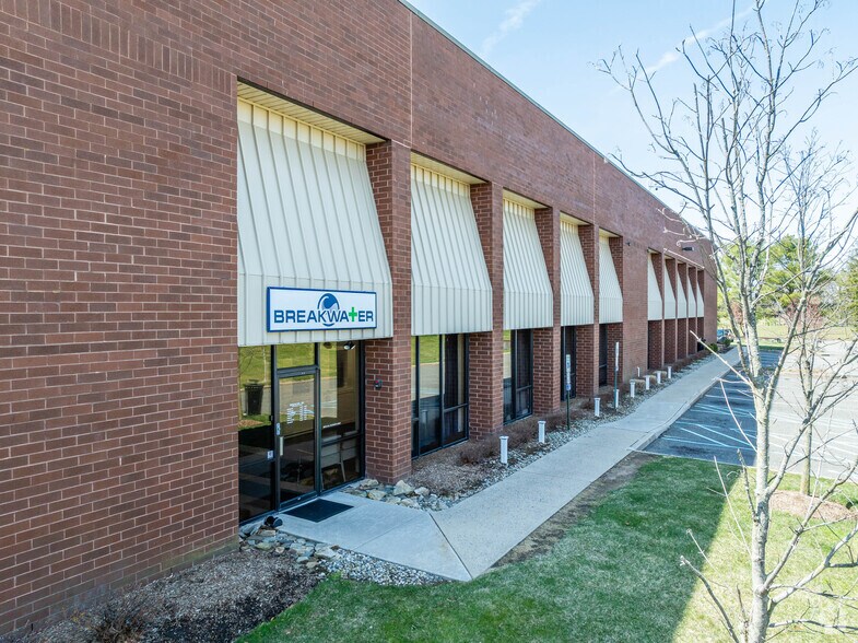 9 Corporate Dr, Cranbury, NJ à louer - Photo de l’immeuble – Image 2 sur 3
