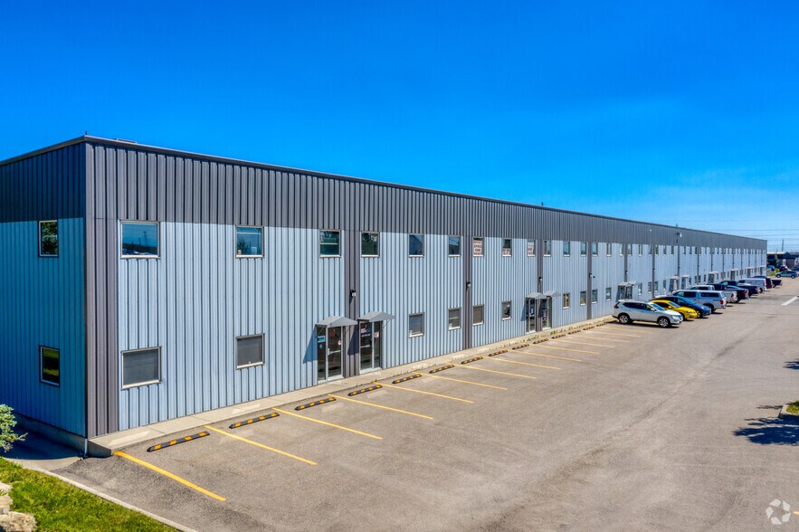 240040 Frontier Pl SE, Rocky View No 44, AB à vendre - Photo principale – Image 1 sur 4