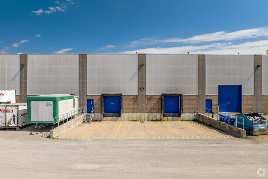 300 Rue Joseph-Carrier, Vaudreuil-dorion, QC à louer - Photo de l’immeuble – Image 3 sur 8