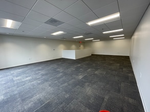 330 Rancheros Dr, San Marcos, CA à louer Photo intérieure– Image 1 sur 3