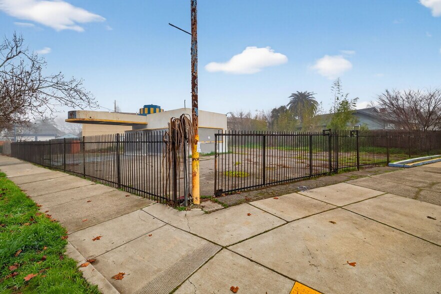 3341 Stockton Blvd, Sacramento, CA à vendre - Photo de l’immeuble – Image 2 sur 33