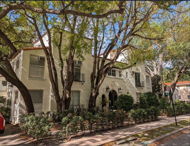 305 Navarre Ave, Coral Gables, FL à vendre - Photo principale – Image 1 sur 8