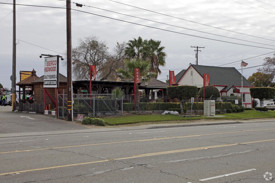 4560 Auburn Blvd, Sacramento, CA à louer - Photo de l’immeuble – Image 2 sur 2
