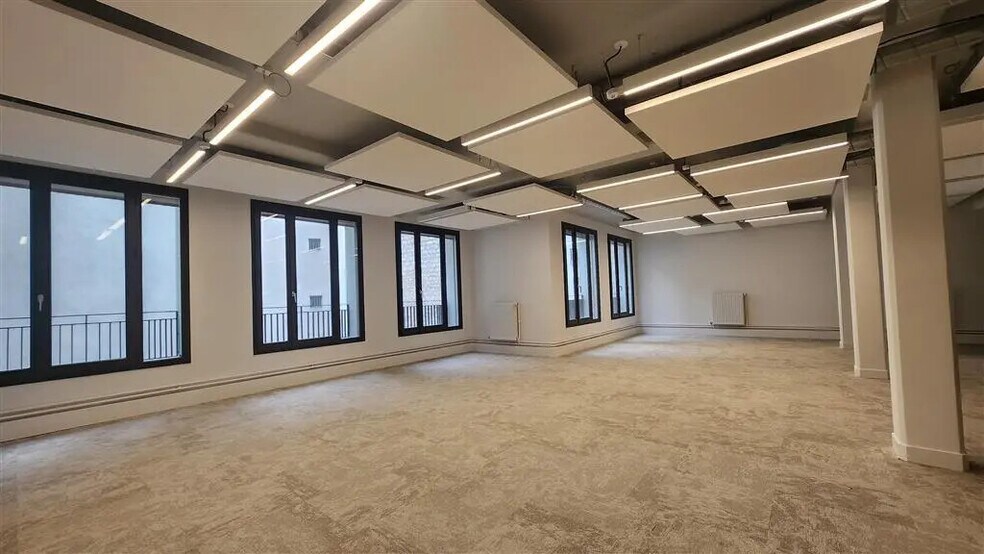 Bureau dans Paris à louer - Photo de l’immeuble – Image 2 sur 8