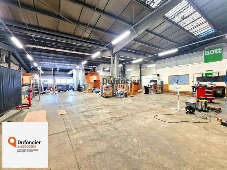 Bureau dans Poitiers à louer - Photo de l’immeuble – Image 1 sur 11