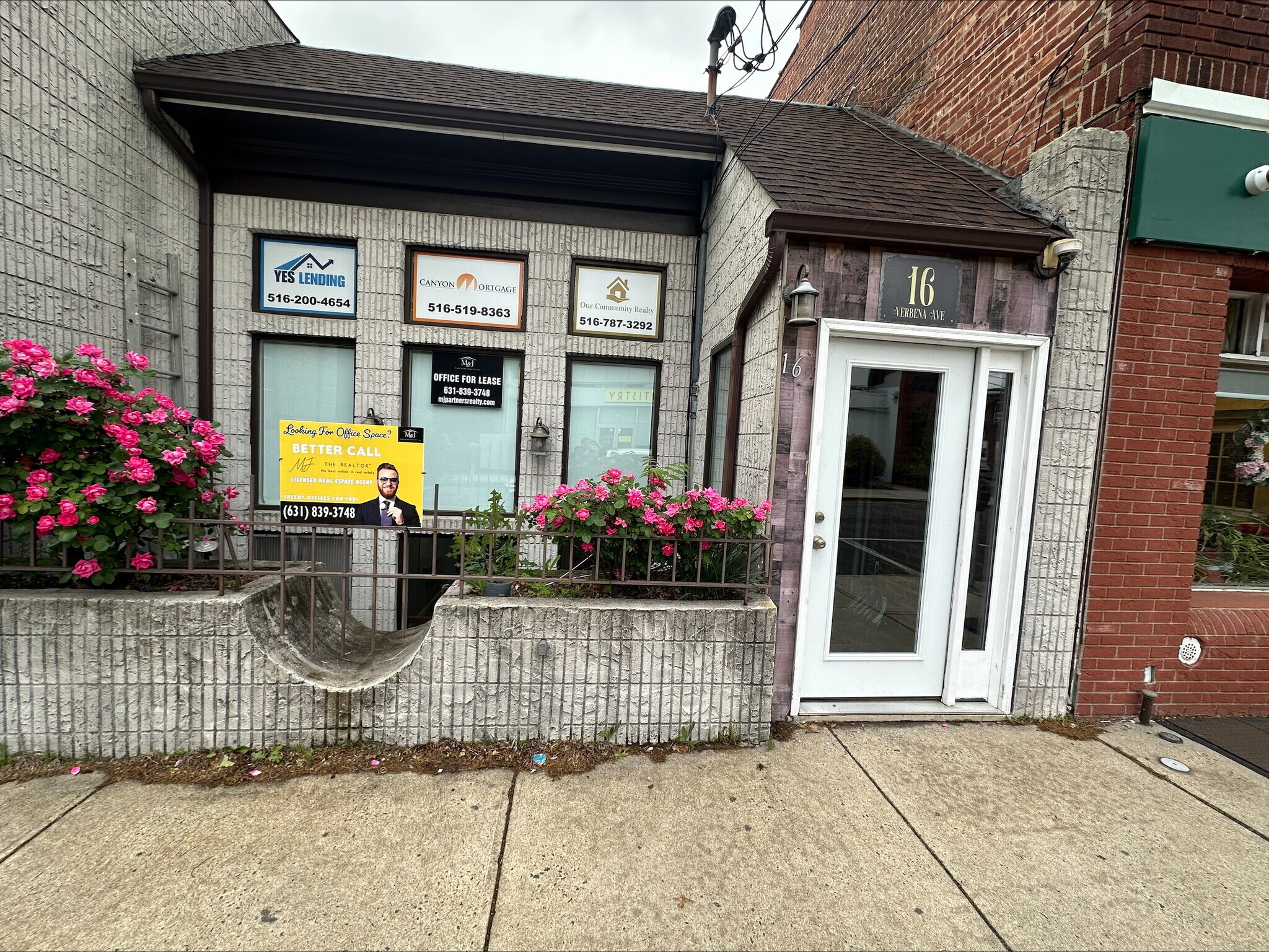 16 Verbena Ave, Floral Park, NY à louer Photo de l’immeuble– Image 1 sur 8